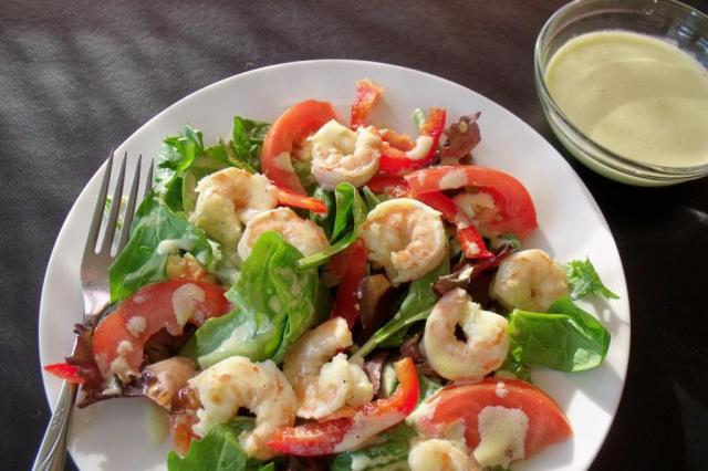 Salad diet dengan udang: resep dengan foto