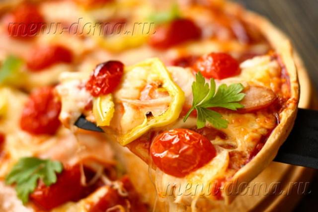 Membuat adonan pizza seperti di restoran pizza Bagaimana pizza disiapkan di restoran pizza