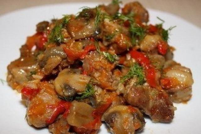 Resep buatan sendiri untuk daging babi kerajaan dengan jamur, tomat, kentang, nanas, keju