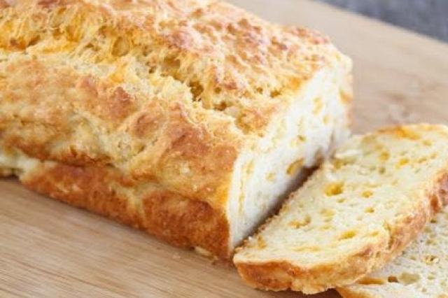Roti putih bebas ragi dengan kefir dalam mesin roti Roti dengan kefir dalam resep mesin roti