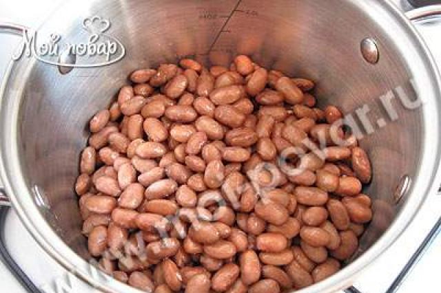 Kentang rebus dengan kacang dan daging Resep kacang dalam slow cooker