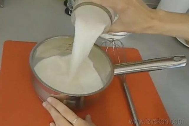 Cara membuat custard menggunakan resep terbaik