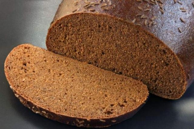 Roti gandum yang lezat di rumah dalam oven